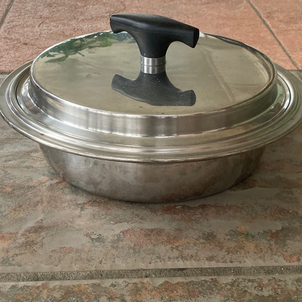 Kitchen Craft Covered Vegetable Dish/Steamer